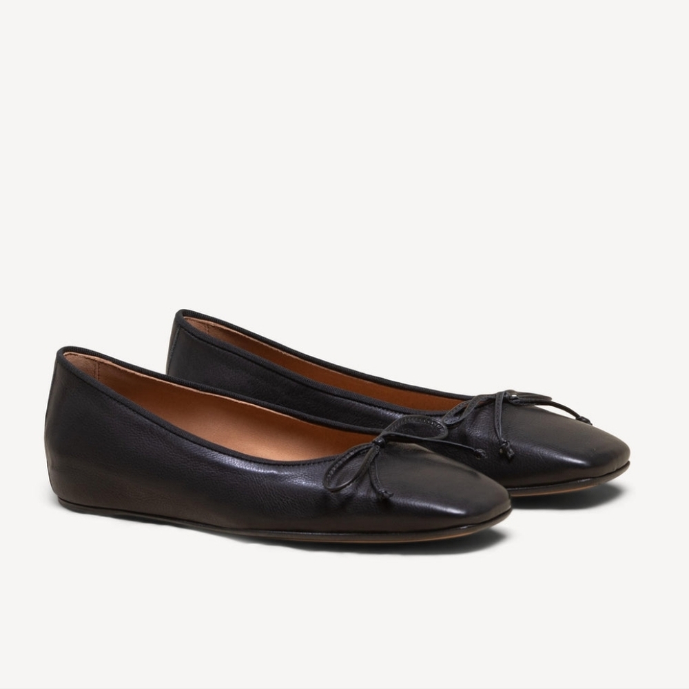 M. Gemi the Danza black pebbled leather hidden wedge  flats square toe 39 8.5